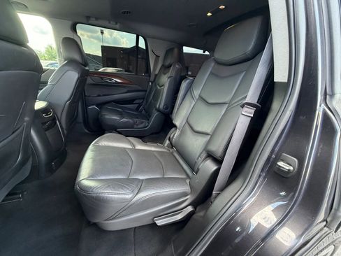 Used 2017 Cadillac Escalade Premium Luxury AWD/4WD image 12
