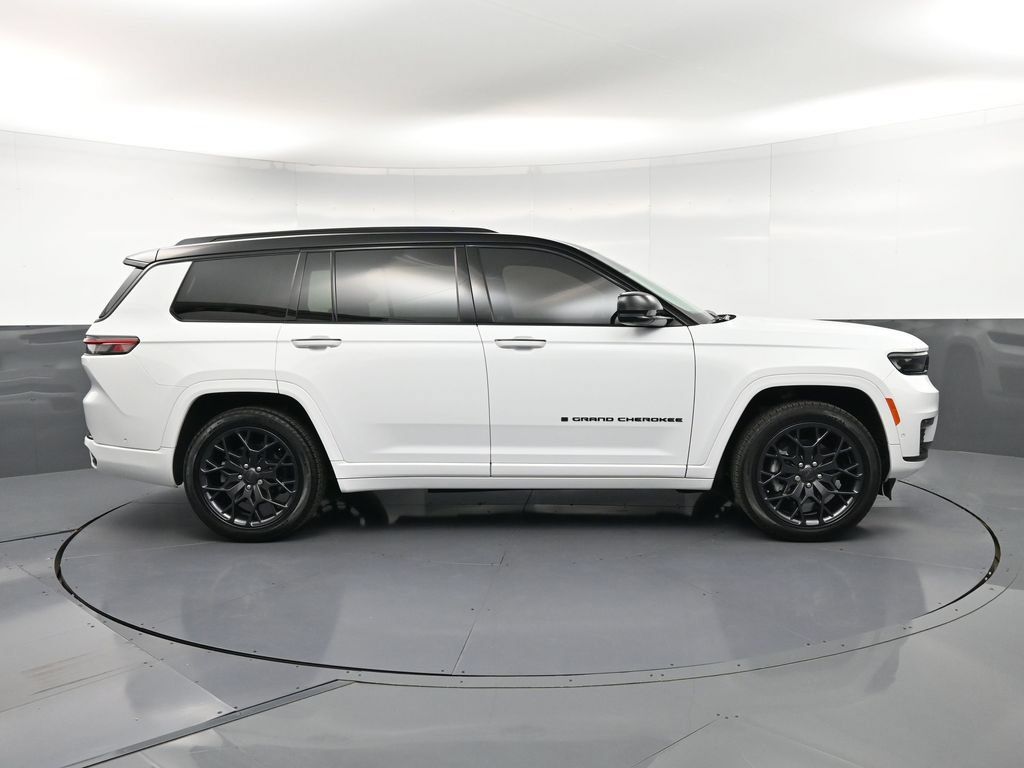 Used 2025 Jeep Grand Cherokee L Summit AWD/4WD image 9