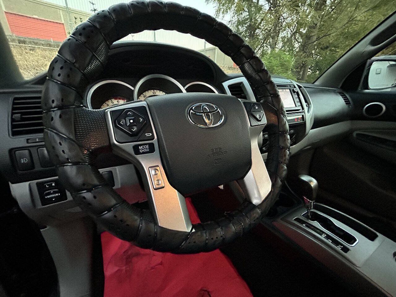 Used 2015 Toyota Tacoma PreRunner w/ SR5 Package RWD image 23