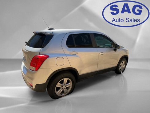 Used 2020 Chevrolet Trax LS FWD image 3