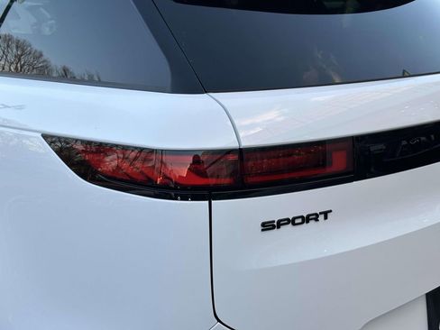 Used 2023 Land Rover Range Rover Sport SE Dynamic image 11