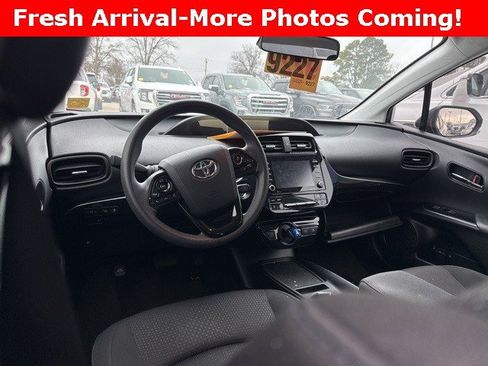 Used 2022 Toyota Prius LE image 11