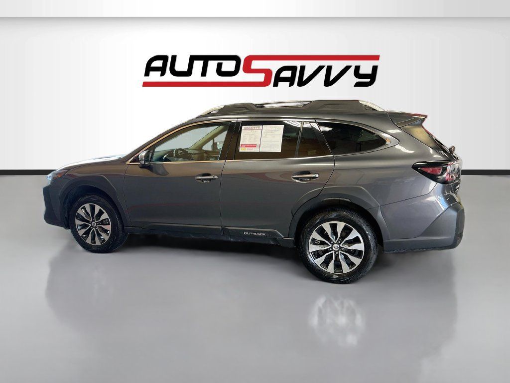 Used 2023 Subaru Outback Touring AWD/4WD image 4