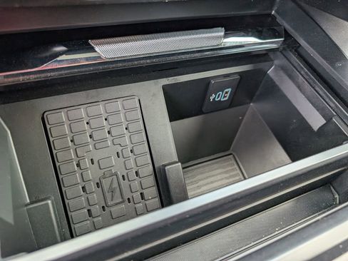 Used 2024 Ford F250 Lariat w/ Tremor Off-Road Package image 28