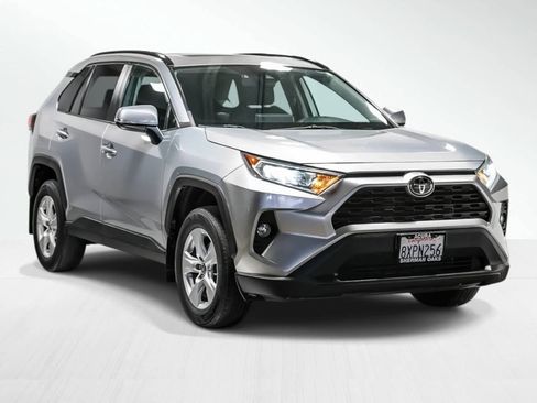 Used 2021 Toyota RAV4 XLE image 6
