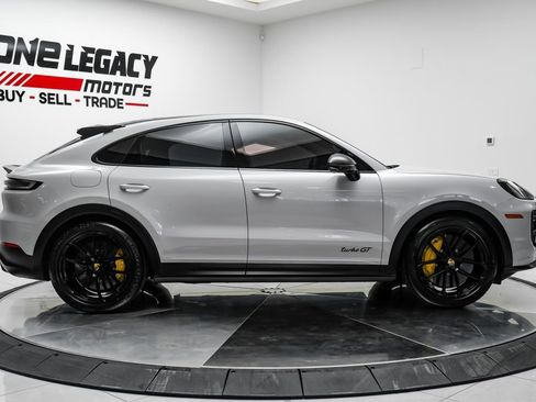 Used 2024 Porsche Cayenne Turbo GT AWD/4WD image 8