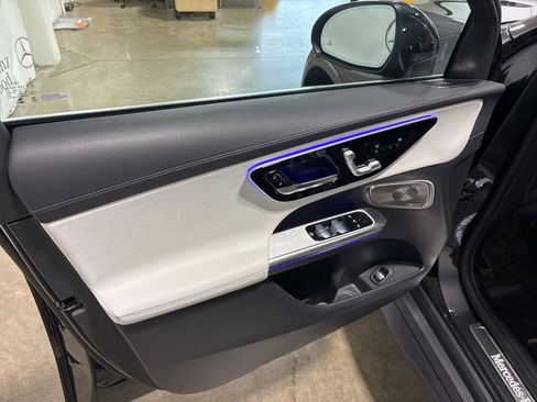 Used 2025 Mercedes-Benz GLC 300 4MATIC image 6