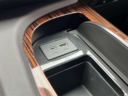 Used 2022 Cadillac Escalade Premium Luxury image 42