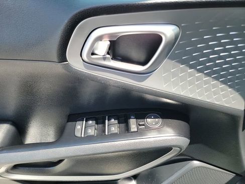 Used 2021 Kia Soul LX image 14