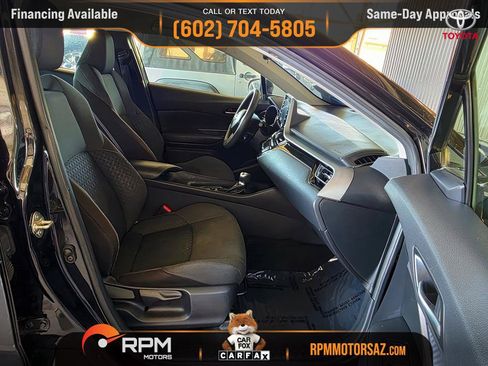 Used 2020 Toyota C-HR LE FWD image 12