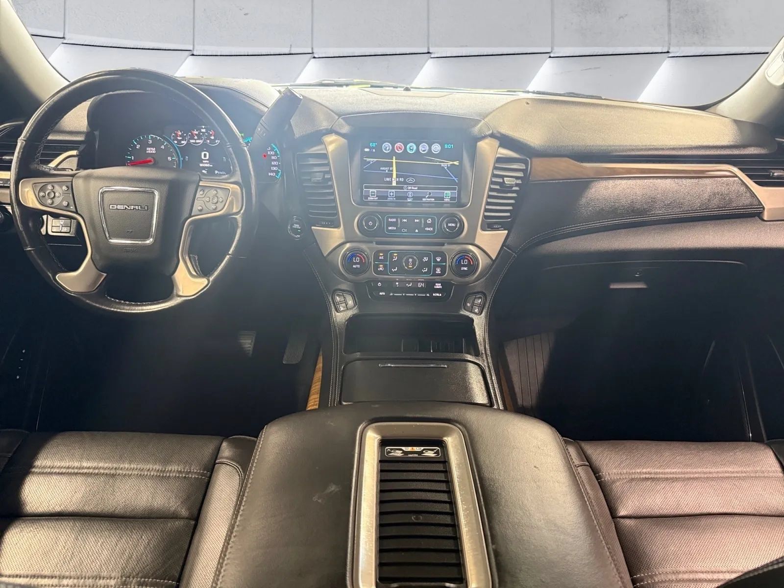 Used 2020 GMC Yukon XL Denali w/ Denali Ultimate Package AWD/4WD image 10
