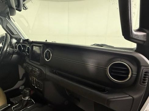 Used 2019 Jeep Wrangler Unlimited Sahara AWD/4WD image 31