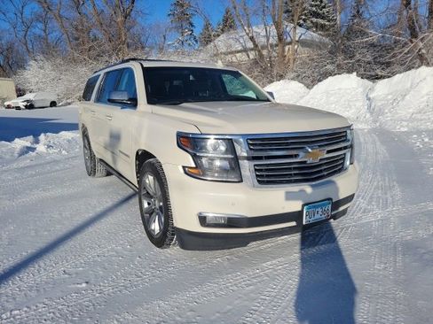 Used 2015 Chevrolet Suburban LTZ image 4