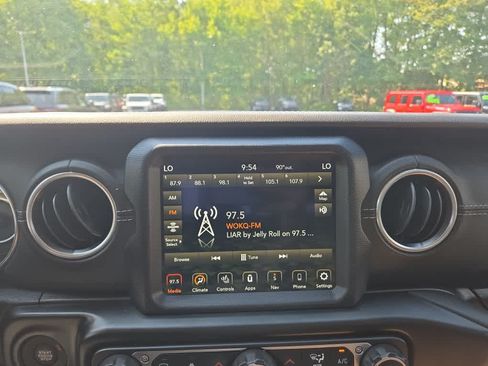 Used 2020 Jeep Gladiator Overland AWD/4WD image 25