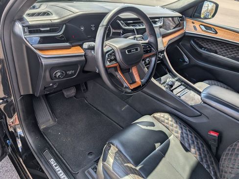 Used 2023 Jeep Grand Cherokee L Summit AWD/4WD image 10