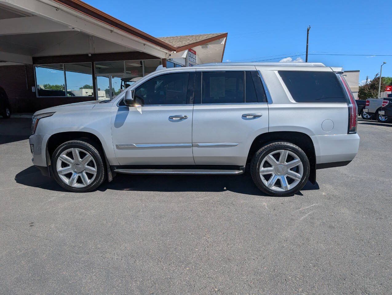 Used 2016 Cadillac Escalade Premium AWD/4WD image 4