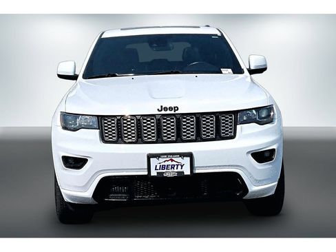Used 2022 Jeep Grand Cherokee Laredo X AWD/4WD image 2