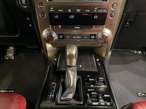 Used 2021 Lexus GX 460 Luxury w/ Off Road Package image 19