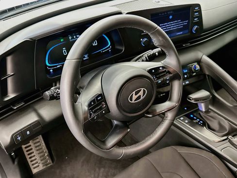 Used 2025 Hyundai Elantra Sport FWD image 18