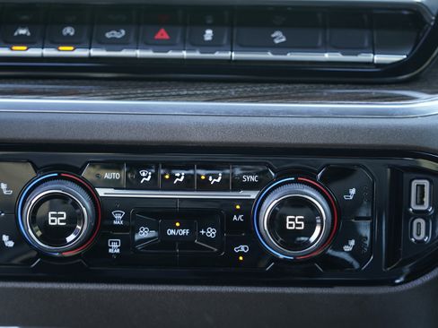 Used 2025 Chevrolet Silverado 1500 LT Trail Boss w/ Convenience Package II image 32