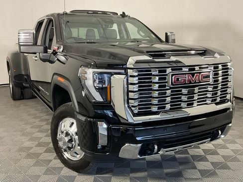 Used 2025 GMC Sierra 3500 Denali w/ Denali Reserve Package AWD/4WD image 45