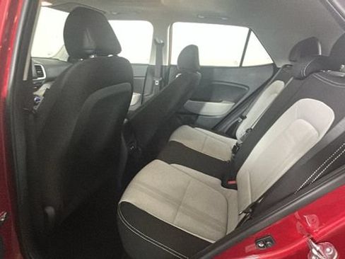 Used 2025 Hyundai Venue SEL FWD image 24