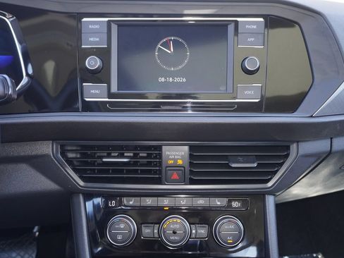 Used 2023 Volkswagen Jetta SE FWD image 17