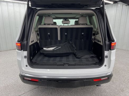 Used 2024 Jeep Wagoneer Series II w/ Convenience Group I image 10