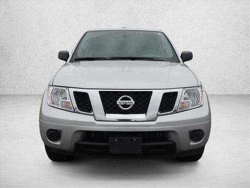 Used 2017 Nissan Frontier SV image 2
