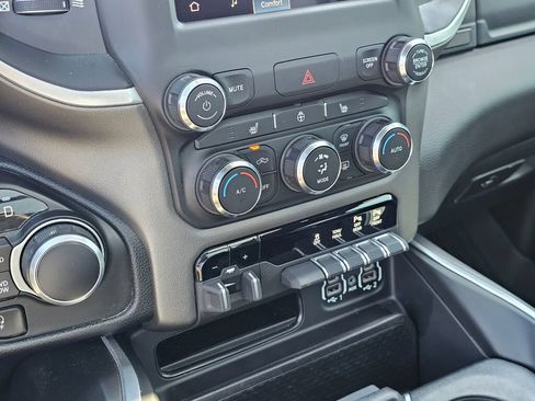 Used 2022 RAM 1500 Big Horn AWD/4WD image 34