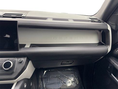 Used 2025 Land Rover Defender 110 S image 57