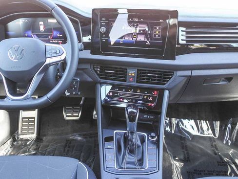 Used 2025 Volkswagen Jetta Sport image 13