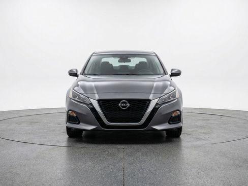 Used 2025 Nissan Altima 2.5 SV image 2