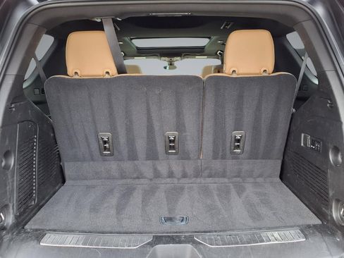 Used 2021 Chevrolet Tahoe Premier w/ Premium Package RWD image 13