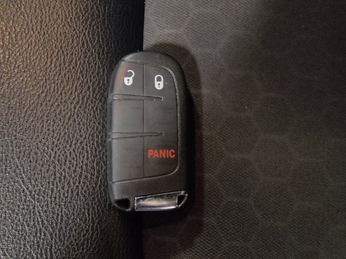 Used 2019 Jeep Compass Latitude FWD image 32