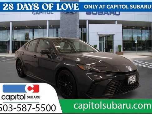 Used 2025 Toyota Camry SE image 1