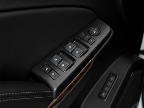 Used 2018 Chevrolet Suburban LT RWD image 13