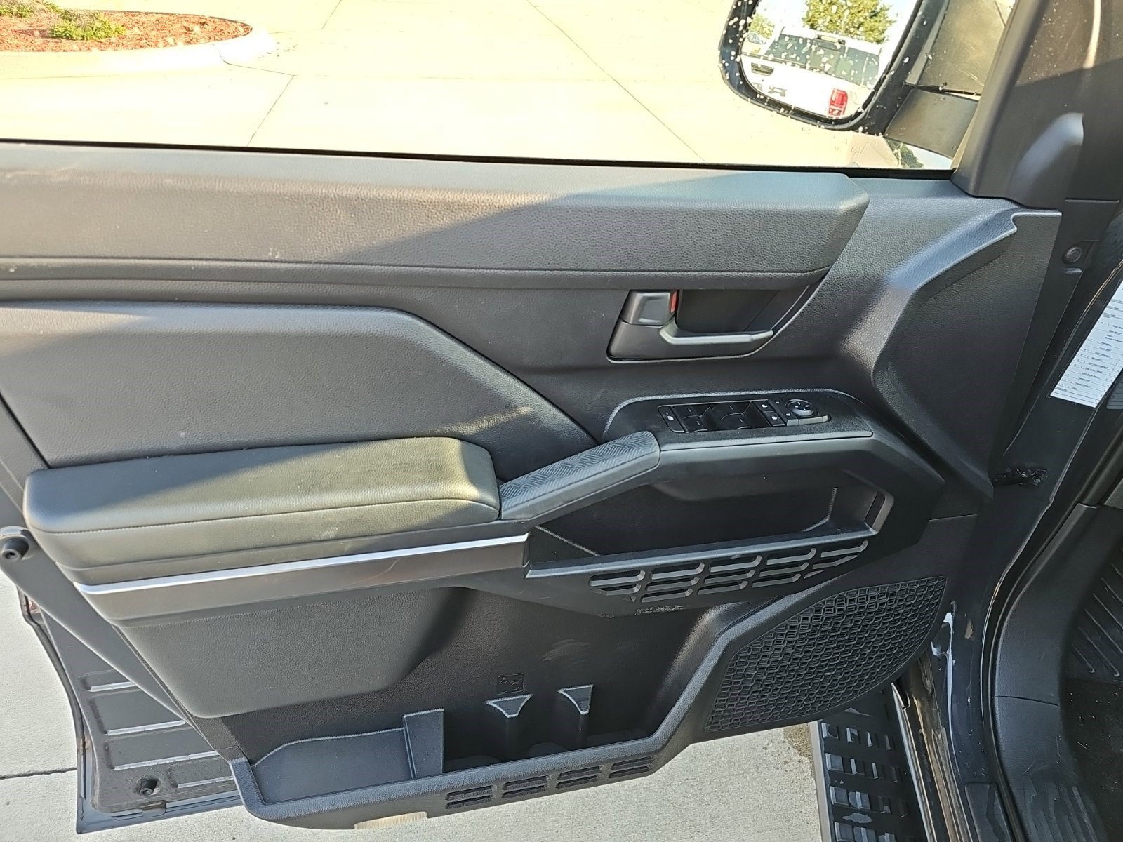 Used 2025 Toyota 4Runner SR5 AWD/4WD image 18