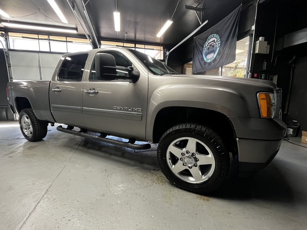 Used 2014 GMC Sierra 2500 Denali AWD/4WD image 1