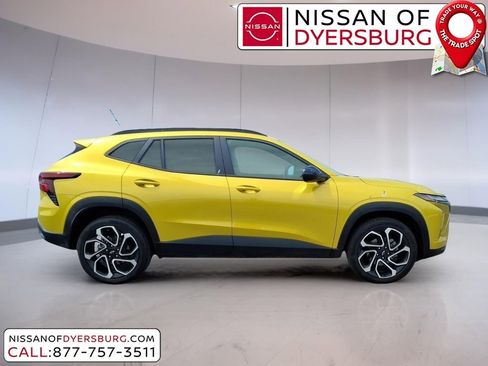 Used 2025 Chevrolet Trax RS w/ Driver Confidence Package FWD image 2