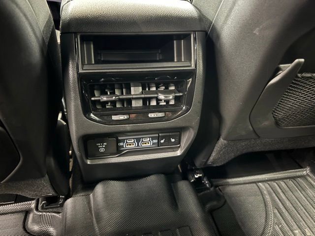 Used 2024 Jeep Grand Cherokee Limited w/ Black Appearance Package AWD/4WD image 13