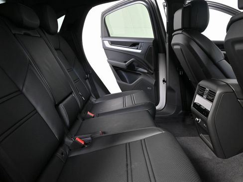 Certified 2026 Porsche Cayenne Coupe AWD/4WD image 20