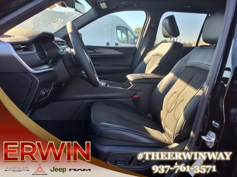 New 2025 Jeep Grand Cherokee Altitude w/ Trailer Tow Package image 6