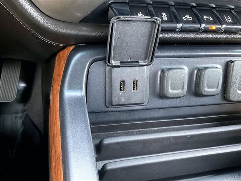 Used 2019 Chevrolet Silverado 3500 High Country w/ Duramax Plus Package image 33