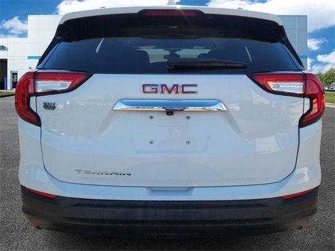 Used 2022 GMC Terrain SLE w/ Driver Convenience Package image 4