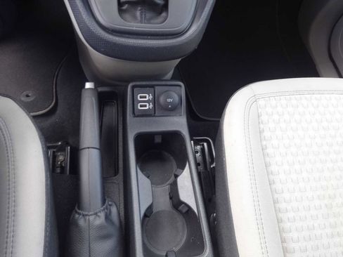 Used 2022 Ford Transit Connect XLT image 22