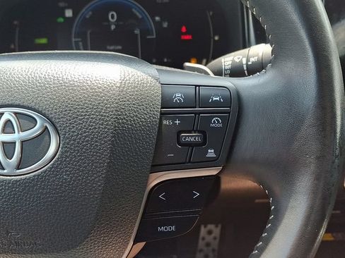 Used 2025 Toyota Camry SE FWD image 21