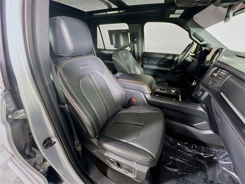 Used 2023 Ford Expedition Platinum image 29