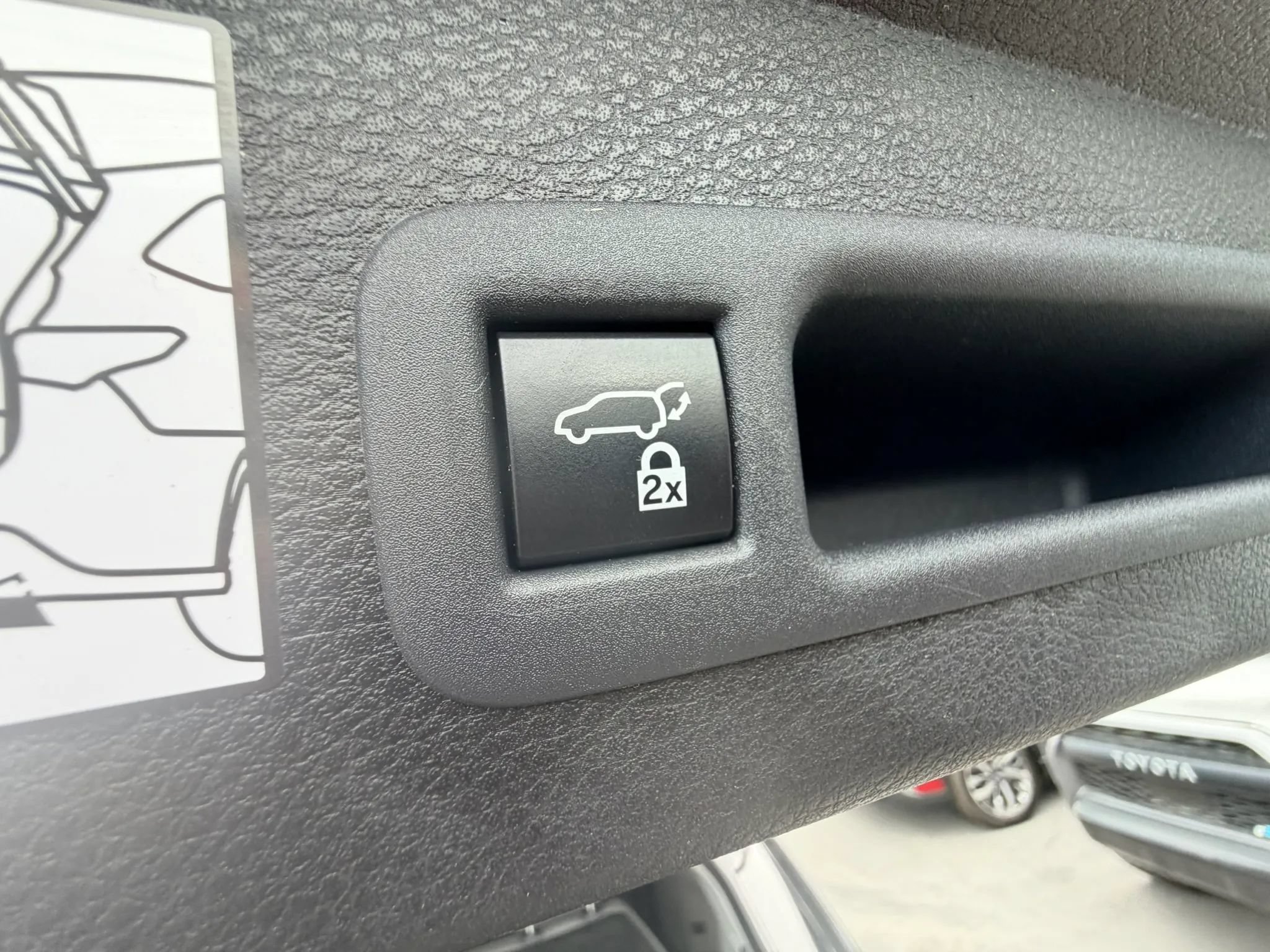 Used 2023 Toyota Sienna XLE AWD/4WD image 28