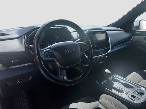 Used 2022 Chevrolet Traverse LT FWD image 7